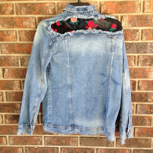 ARIZONA Jeans Distressed Denim Jacket Size Medium - Picture 7 of 8
